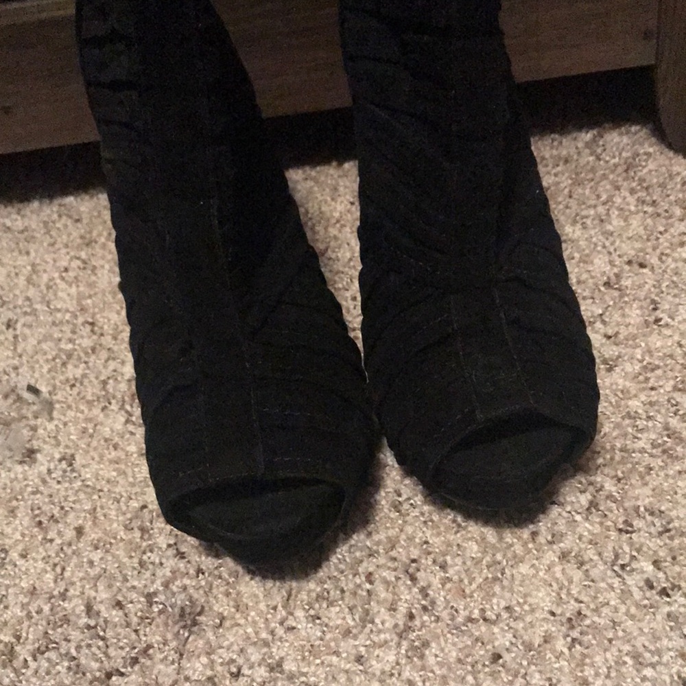 Heels - Picture 2 of 2